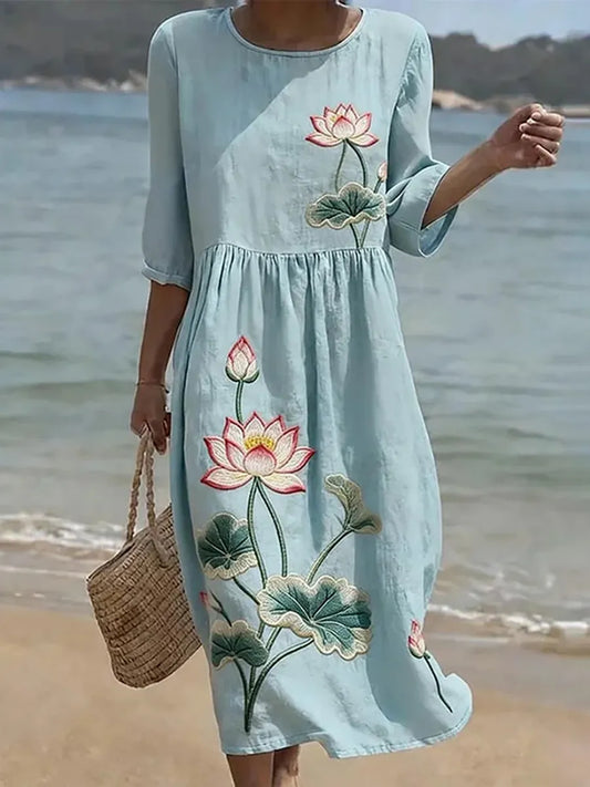 Nélia | Robe Bleu Pâle aux Fleurs de Lotus