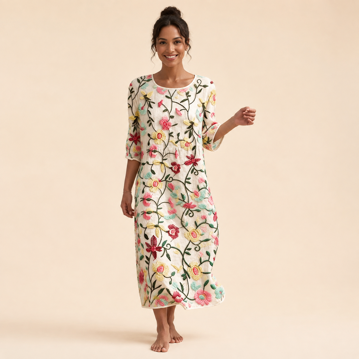 Robe écrue Flora au jardin multicolore sur fond beige