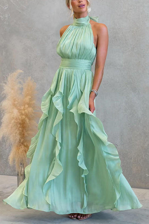 Vestido maxi de cuello halter con cintura entallada y volantes