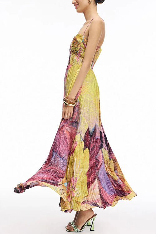 Vestido maxi plisado de tirantes finos con estampado floral y cintura entallada