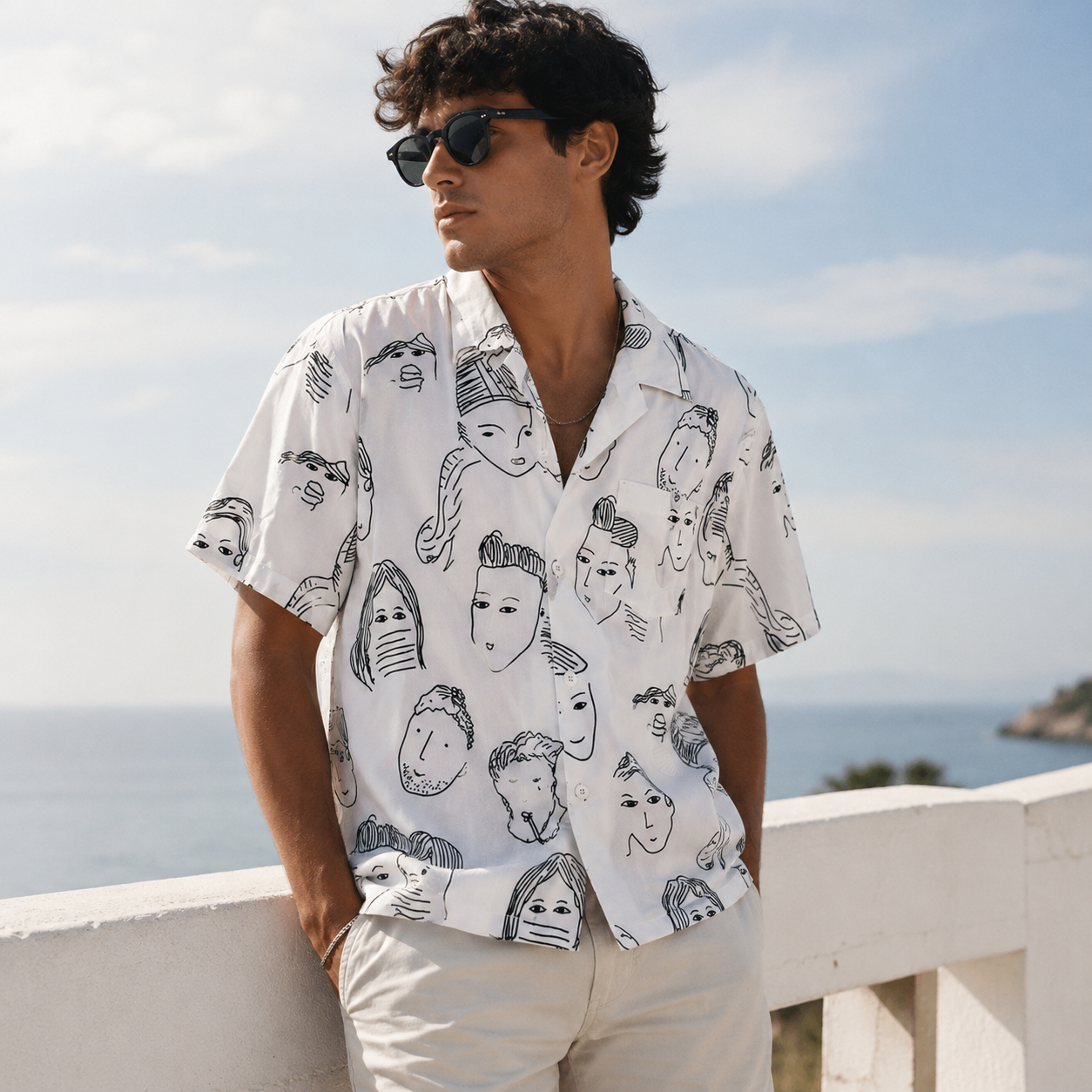 CAMISA CUBANA CON ESTAMPADO DE DIBUJOS