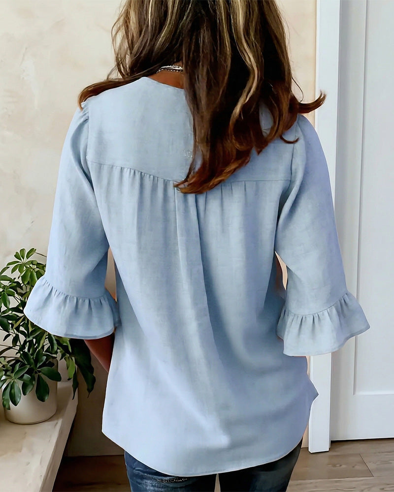 Ginerva | Blusa Lisa de Algodón-Lino con Botones de Madera y Volantes