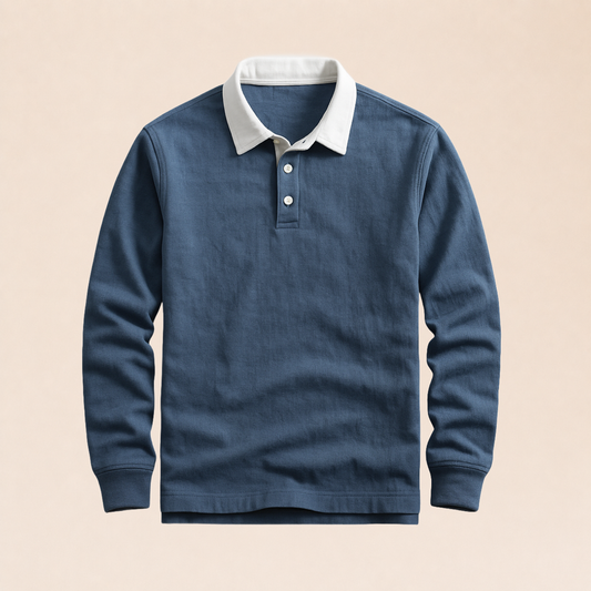 Polo en maille sobre fondo beige