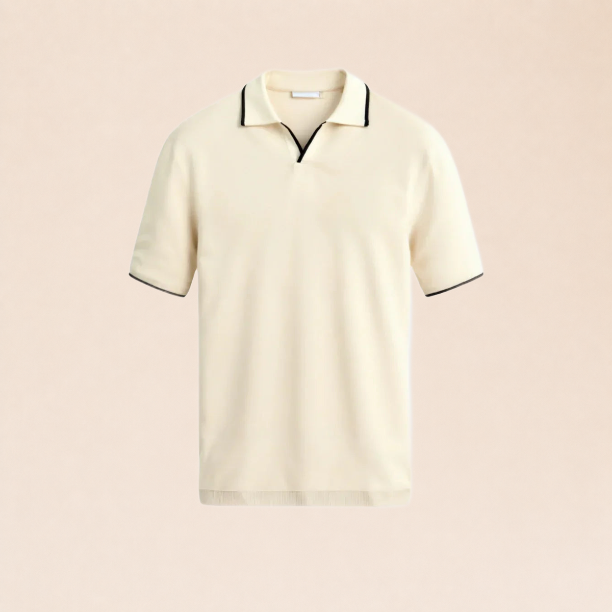 Polo sur mesure en piqué avec détails contrastants sobre fondo beige