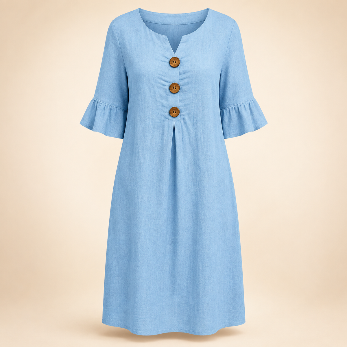 Robe bleu ciel à trois boutons sur fond beige