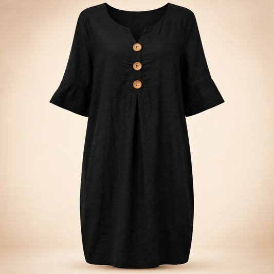Robe noire à trois boutons sur fond beige