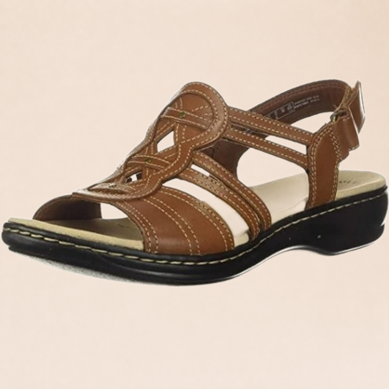 Sandale confort marron sur fond beige