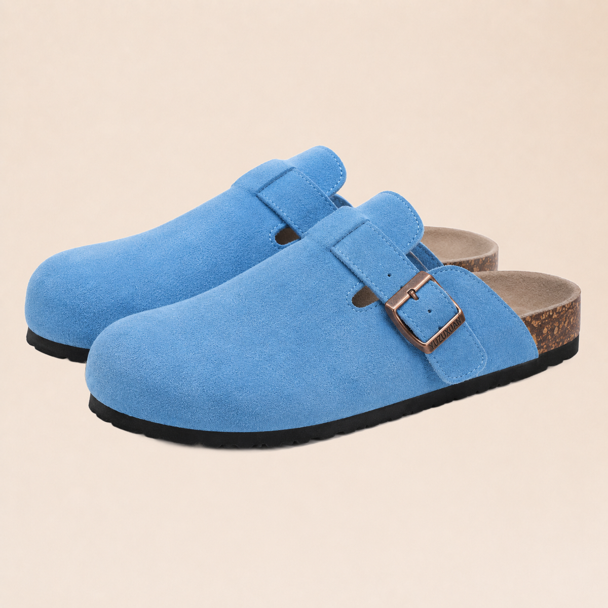 Sabots Oslo Bleu Azur sur fond beige