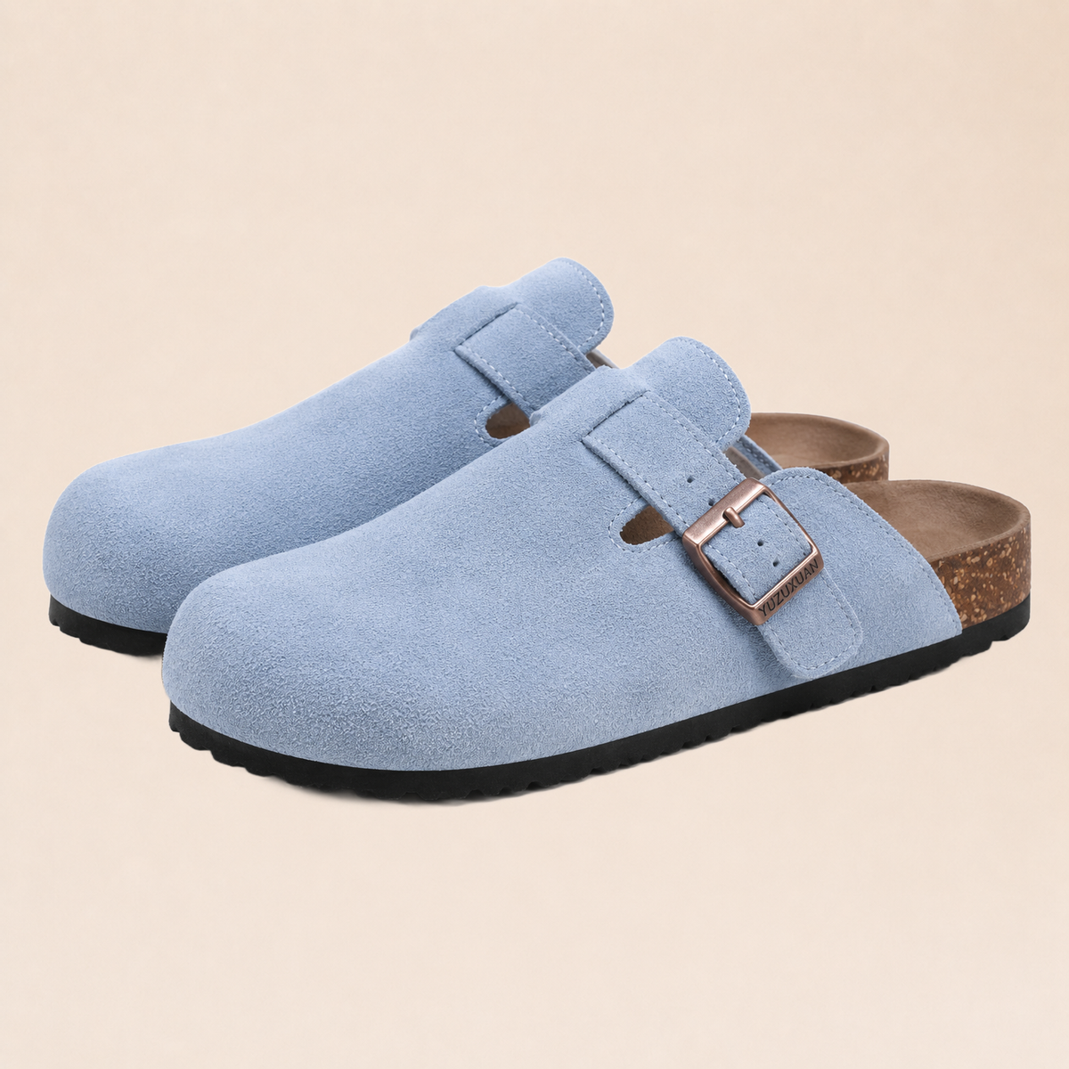 Sabots Oslo Bleu Ciel sur fond beige