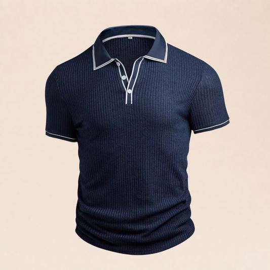 Polo méditerranéen sur fond beige