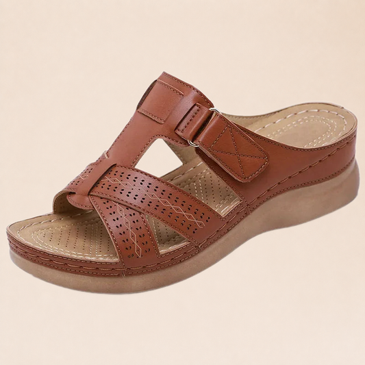 Toby sandales de marche sur fond beige