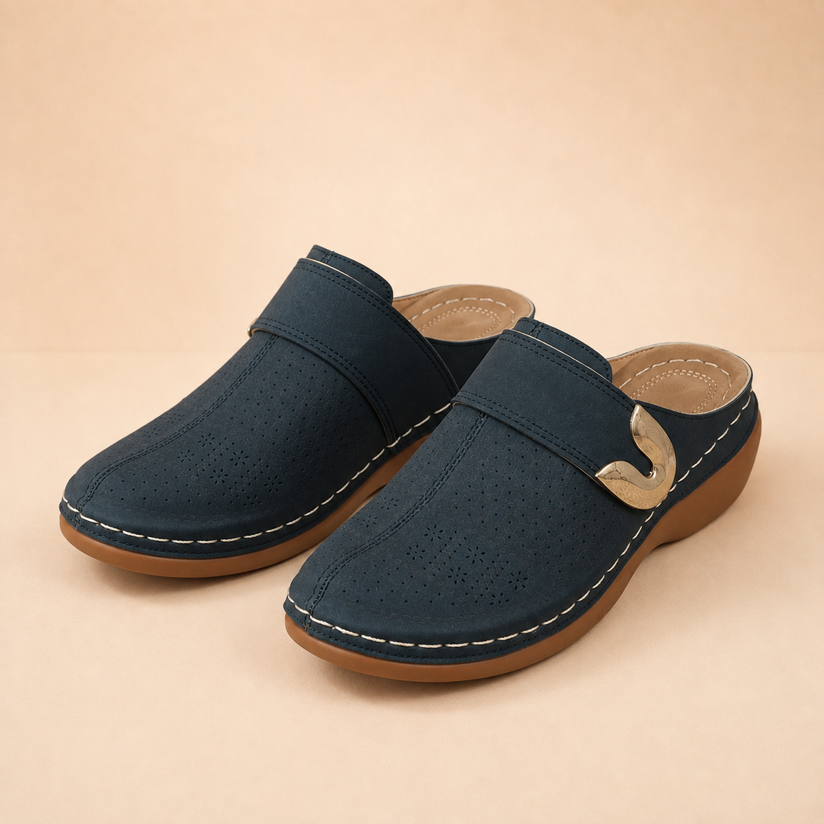 Caprielle | paire de chaussures sur fond beige Verlanden