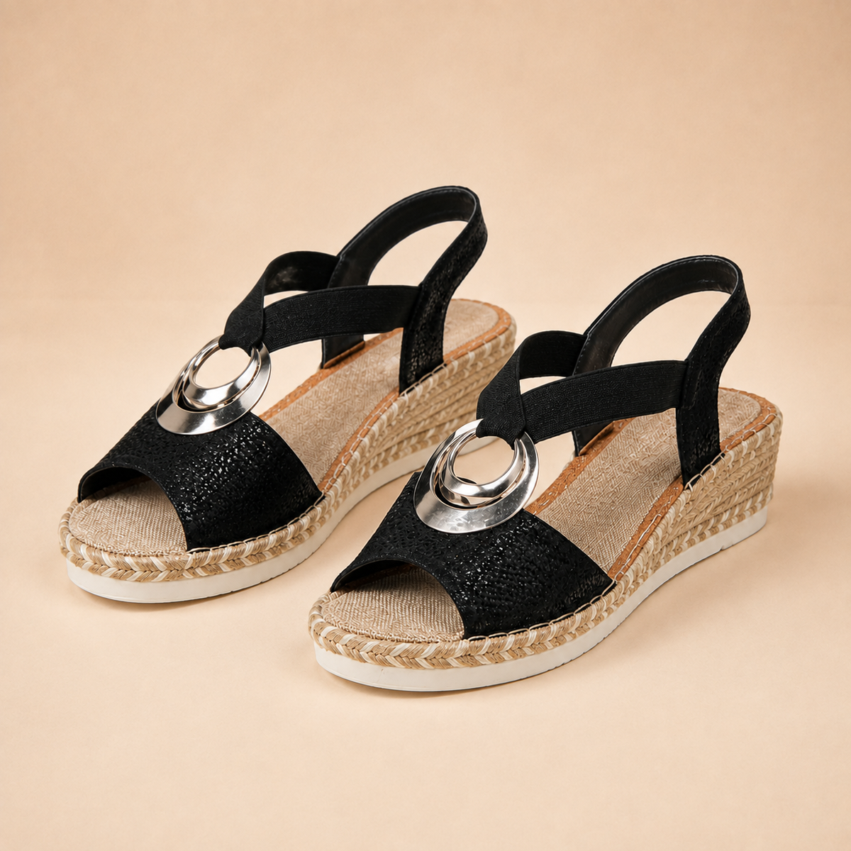 Claudia | paire de chaussures sur fond beige Verlanden