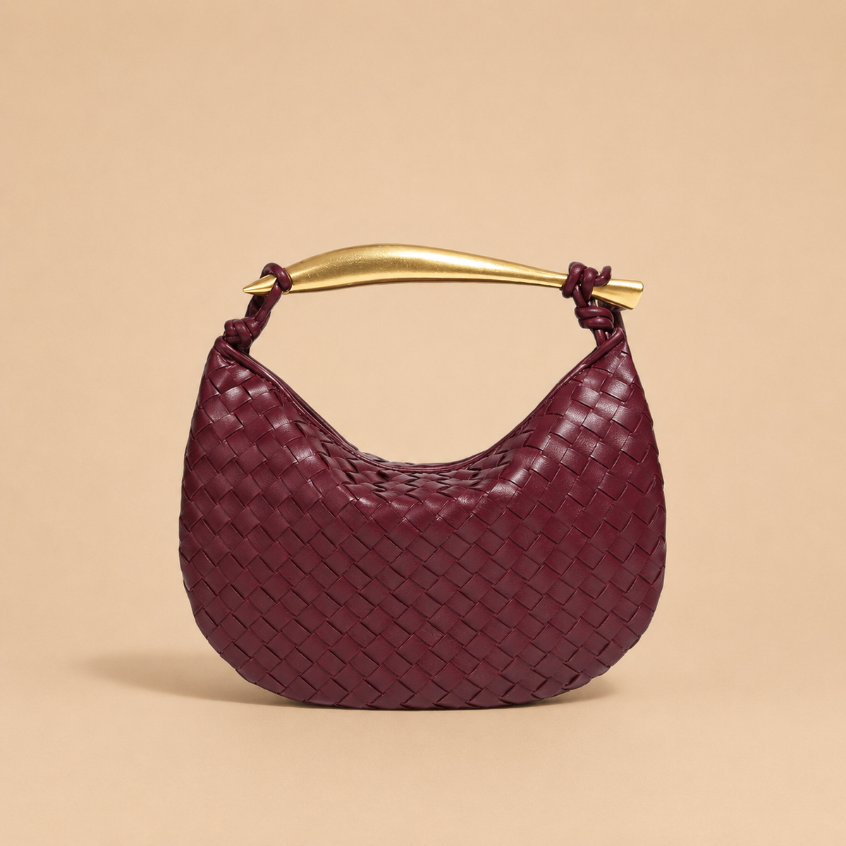 Lorena | Sac Tissé Anse Dorée sur fond beige
