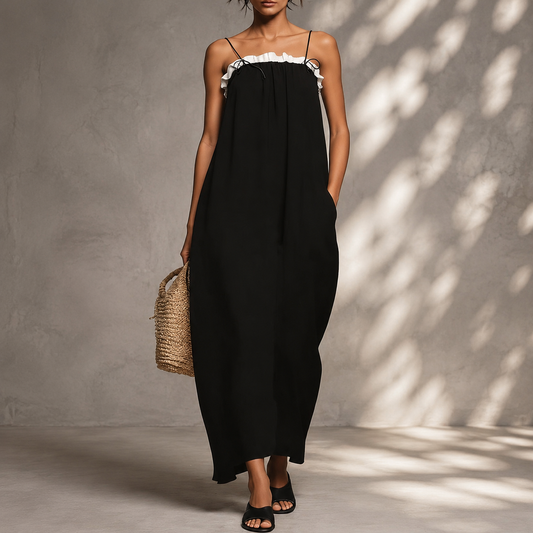Mirelle | Robe maxi noire vue de face sur fond gris clair